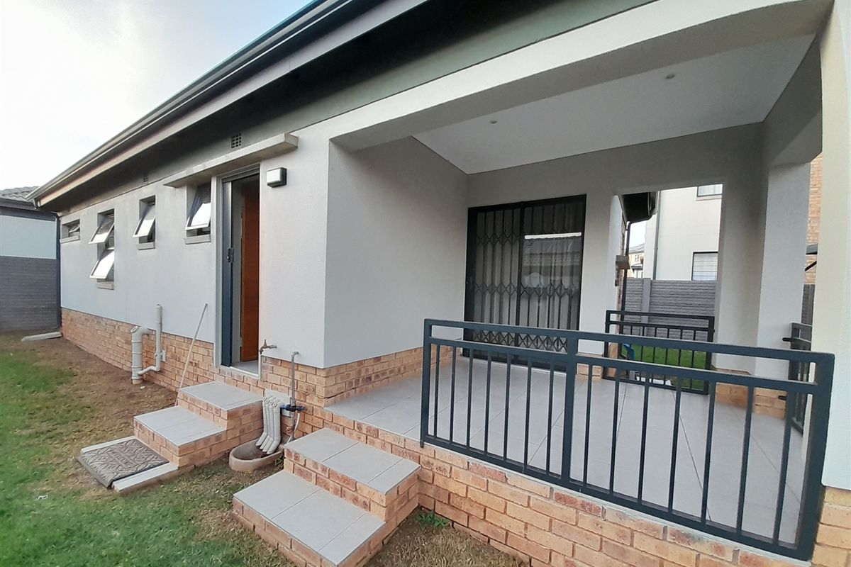 Suburb Location!!! - Photo 3