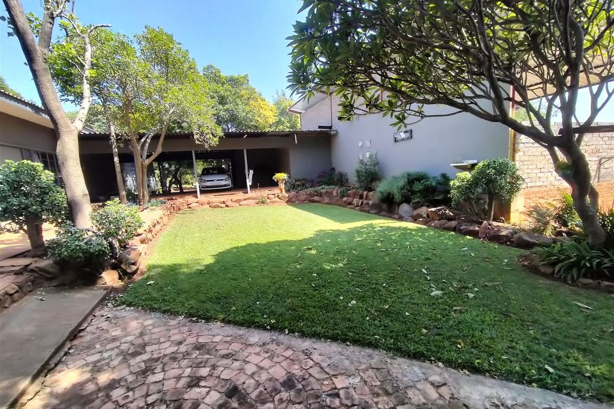 Tranquility , ample space and lots of possibilities. - Photo 2