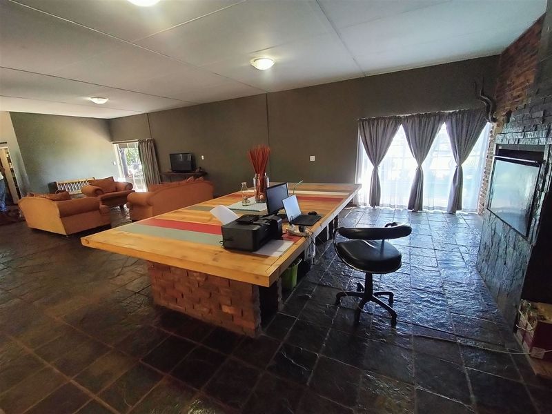 Tranquility , ample space and lots of possibilities. - Photo 4