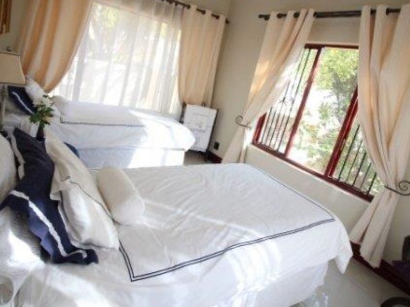 Multi-Level House in Florauna - An Entertainer's Dream! - Photo 8