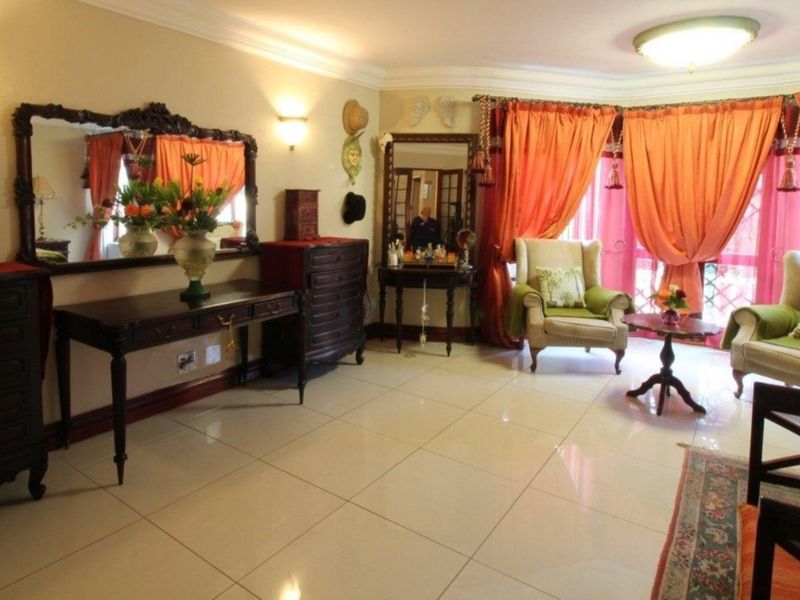 Multi-Level House in Florauna - An Entertainer's Dream! - Photo 6