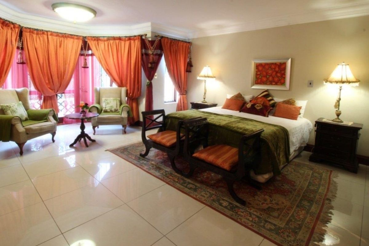 Multi-Level House in Florauna - An Entertainer's Dream! - Photo 2