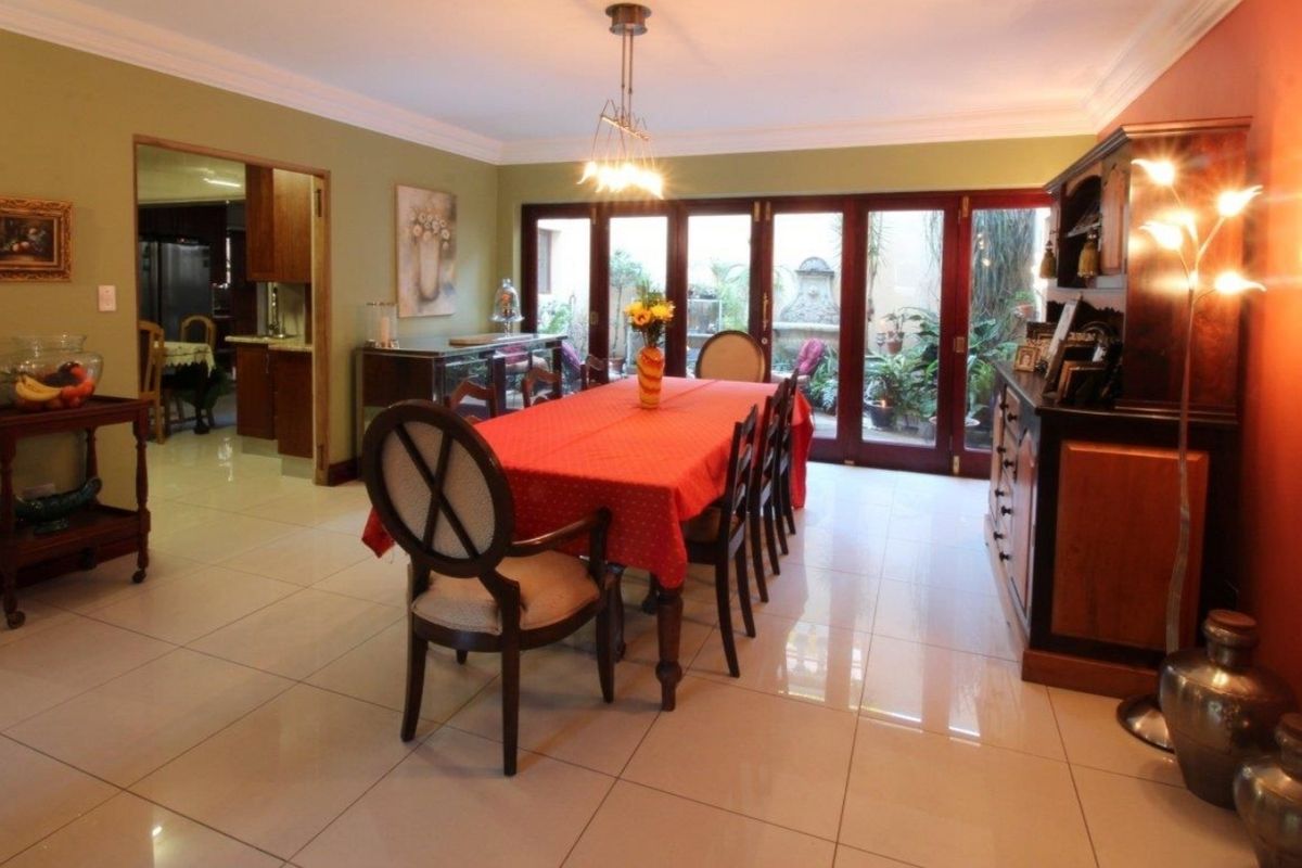 Multi-Level House in Florauna - An Entertainer's Dream! - Photo 5