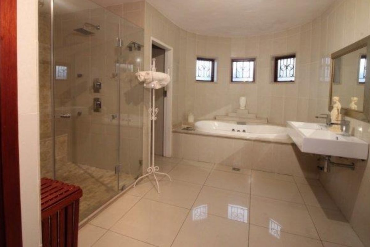 Multi-Level House in Florauna - An Entertainer's Dream! - Photo 4