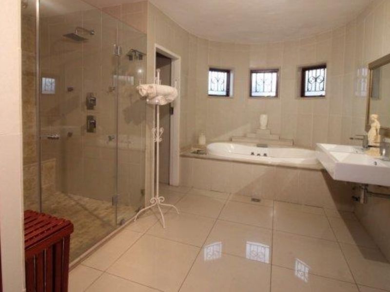 Multi-Level House in Florauna - An Entertainer's Dream! - Photo 4