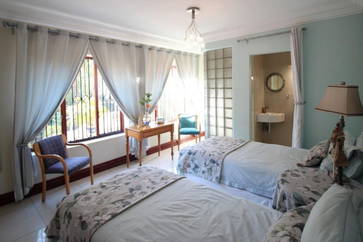 Multi-Level House in Florauna - An Entertainer's Dream! - Photo 3