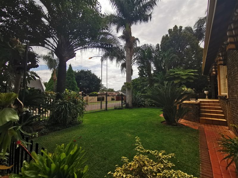 Family Home in Florauna - Photo 1