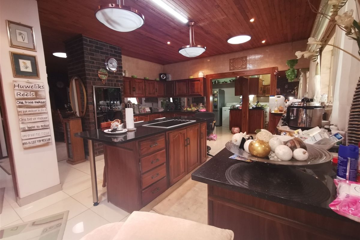 Family Home in Florauna - Photo 3