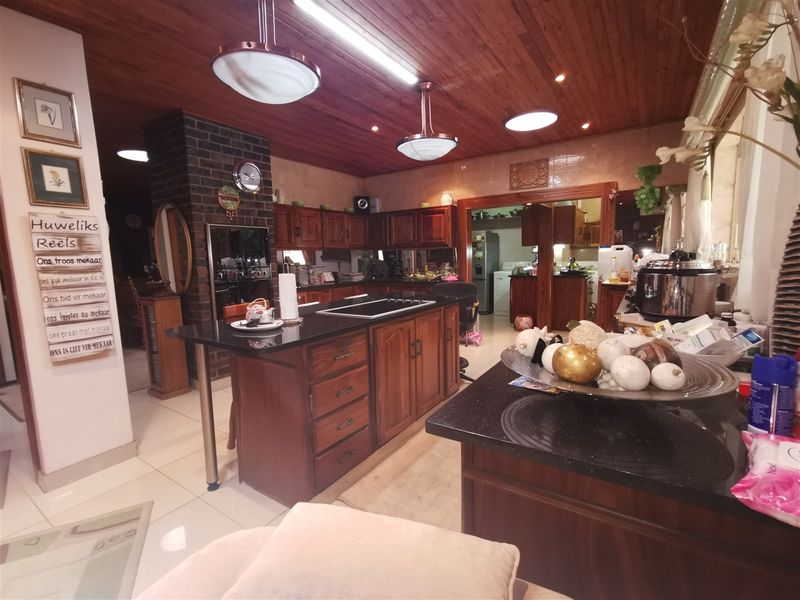 Family Home in Florauna - Photo 3