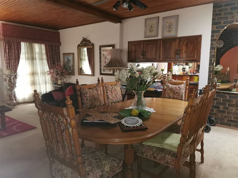Family Home in Florauna - Photo 10
