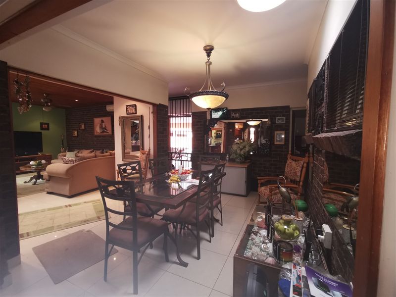Family Home in Florauna - Photo 8