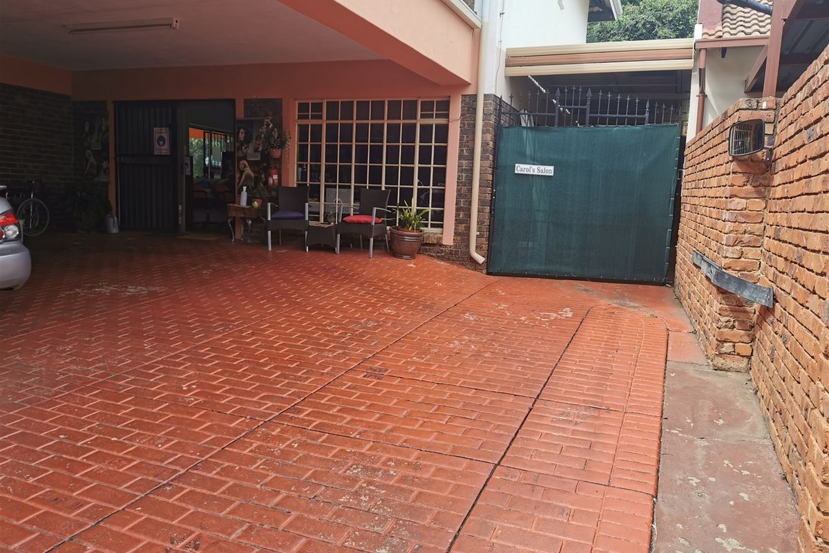 Family Home in Florauna - Photo 2
