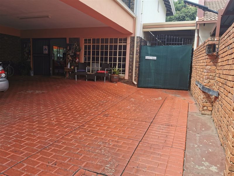 Family Home in Florauna - Photo 2