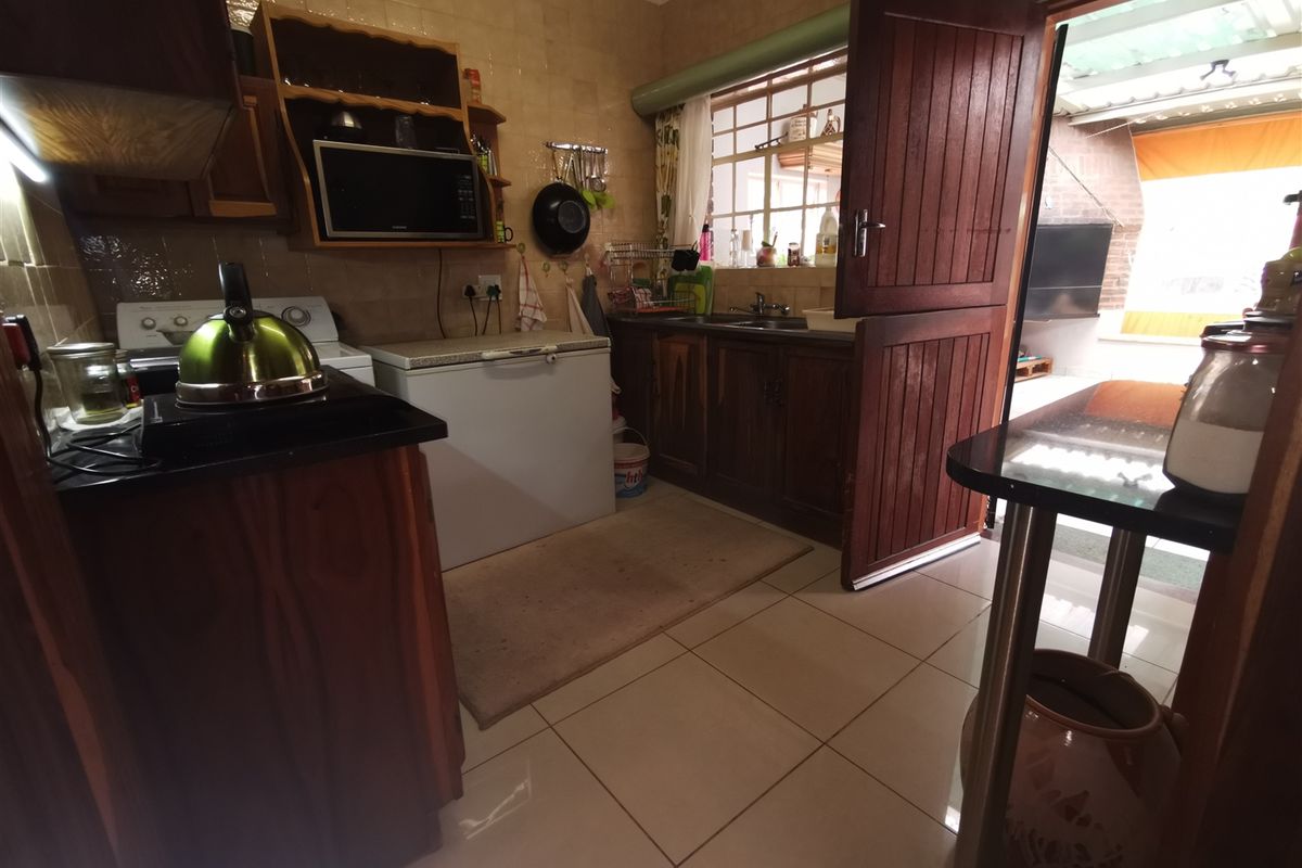 Family Home in Florauna - Photo 5