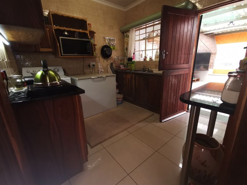 Family Home in Florauna - Photo 5