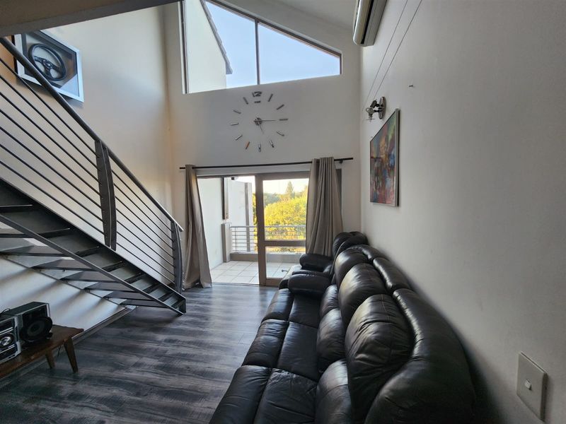 Great First time buy Loft save on Transfer Duty - Photo 10