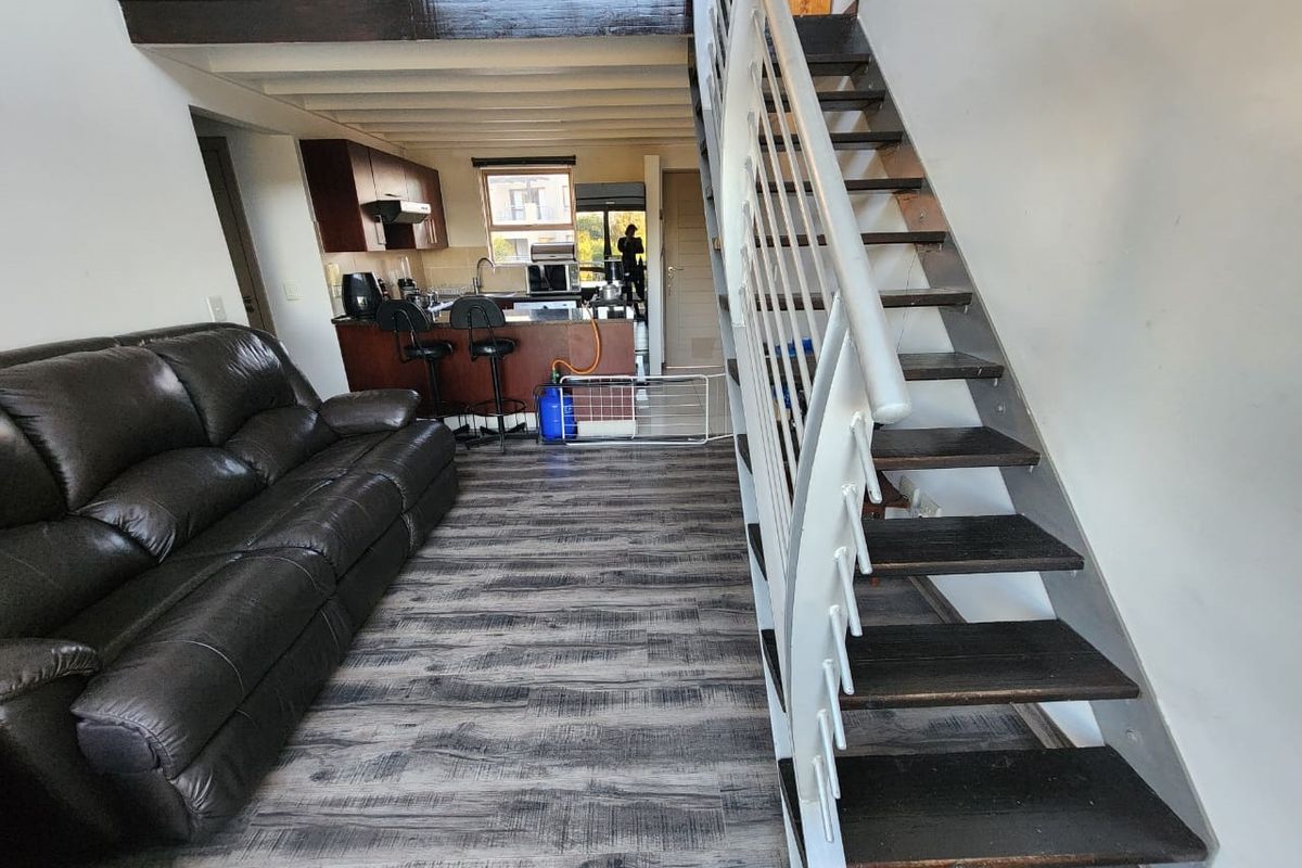 Great First time buy Loft save on Transfer Duty - Photo 4