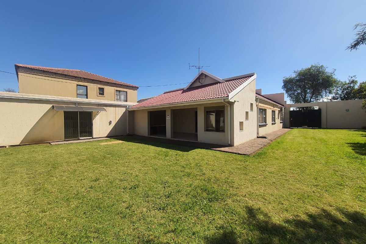 COMMERCIAL PROPERTY FOR A GIVE AWAY PRICE IN CE ...VERY CLOSE TO CBD - Photo 2