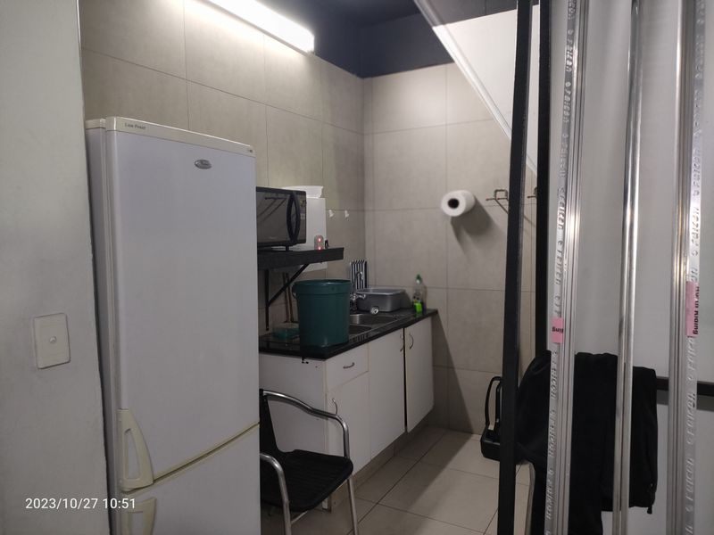 936m2 warehouse/Showroom - FOR SALE - Photo 7