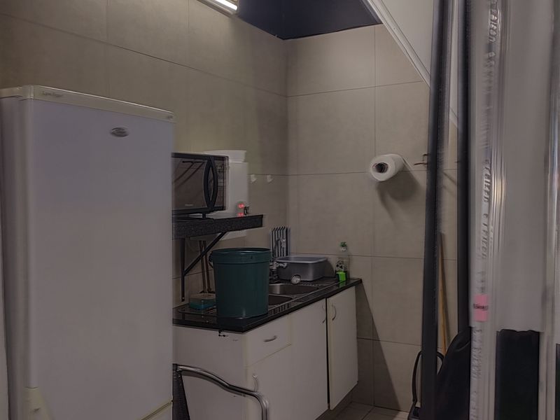 936m2 warehouse/Showroom - FOR SALE - Photo 6