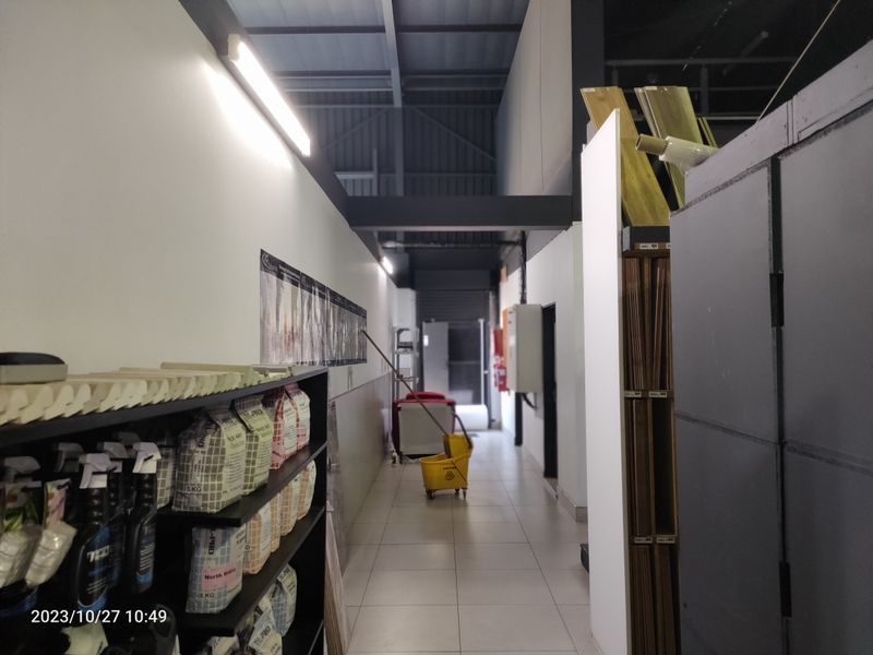 936m2 warehouse/Showroom - FOR SALE - Photo 5