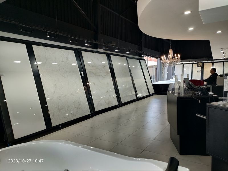 936m2 warehouse/Showroom - FOR SALE - Photo 2
