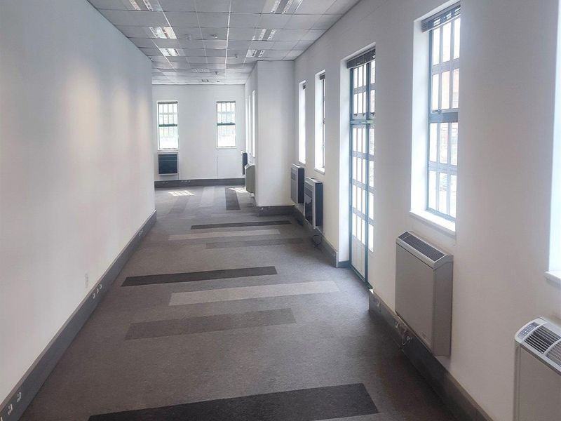 Office space to let in Parktown North - Photo 2