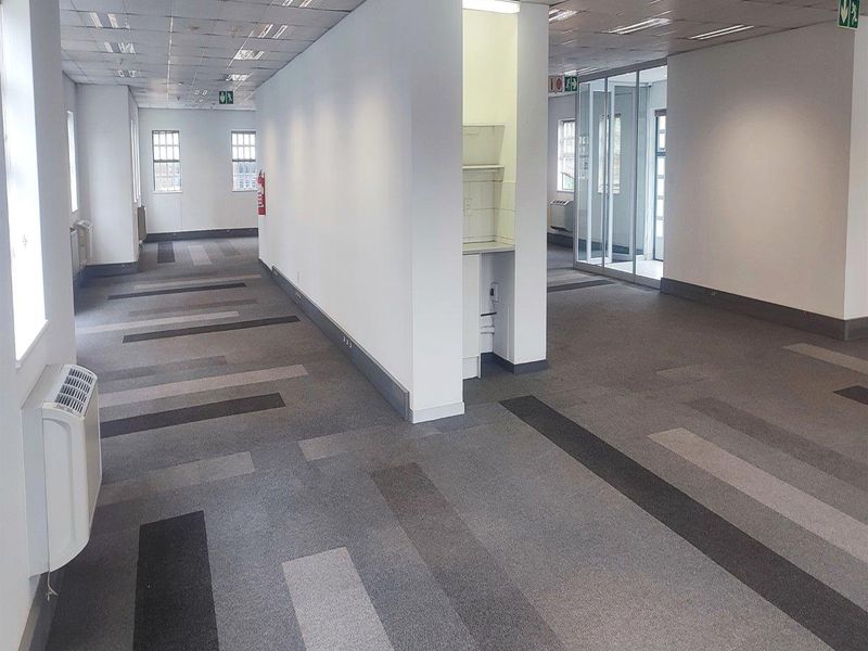 Office space to let in Parktown North - Photo 3
