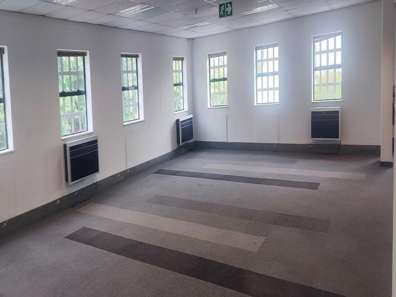 Office space to let in Parktown North - Photo 4