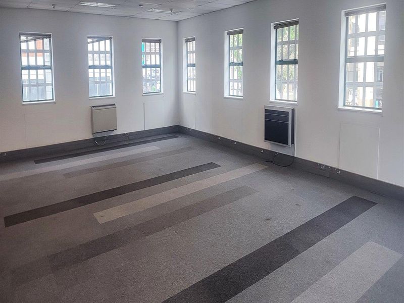 Office space to let in Parktown North - Photo 8
