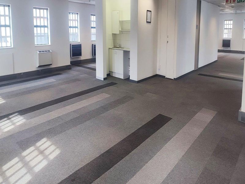 Office space to let in Parktown North - Photo 7