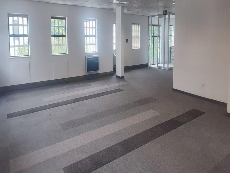 Office space to let in Parktown North - Photo 6