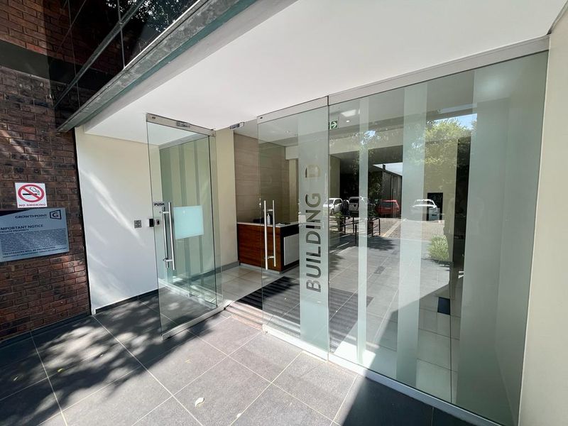 163m2 office space to rent in Parktown - Photo 8