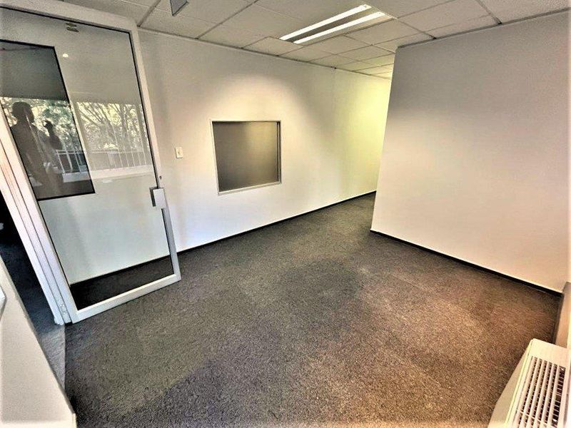 163m2 office space to rent in Parktown - Photo 7