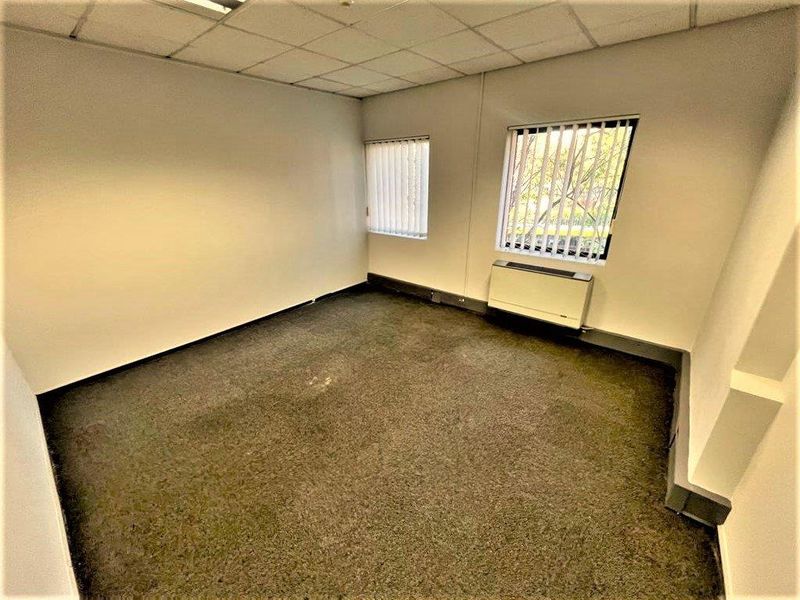 163m2 office space to rent in Parktown - Photo 6