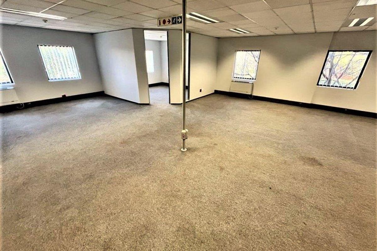 163m2 office space to rent in Parktown - Photo 2