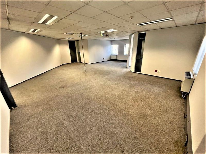 163m2 office space to rent in Parktown - Photo 3