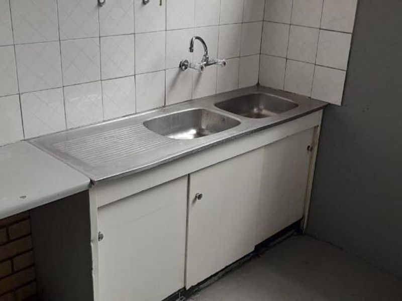 COMMERCIAL IN BUSY BLVD FOR SALE - Photo 4