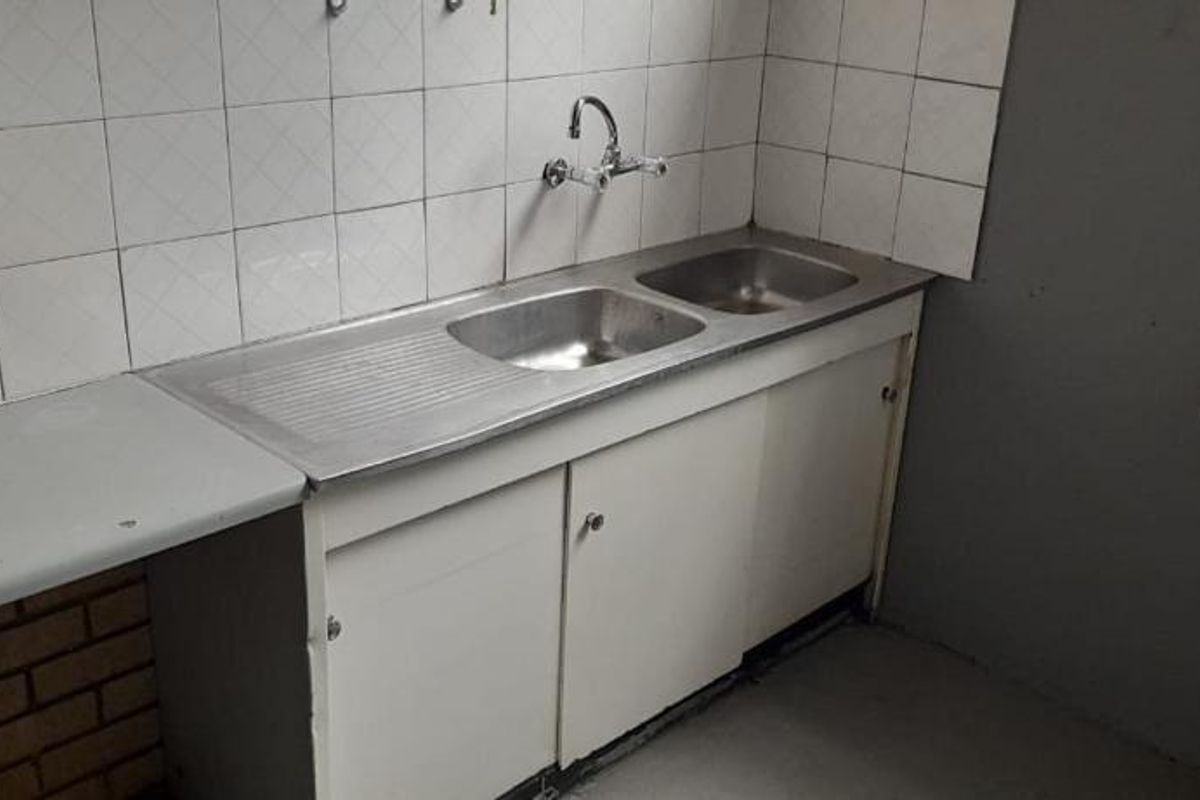 COMMERCIAL IN BUSY BLVD FOR SALE - Photo 4