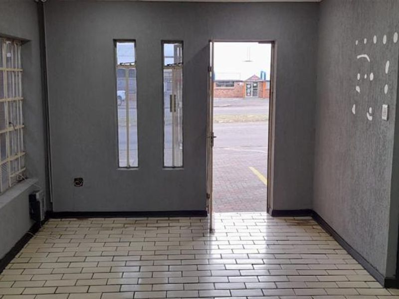 COMMERCIAL IN BUSY BLVD FOR SALE - Photo 3