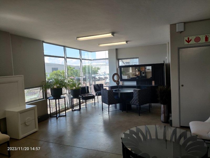 1287m2 warehouse -To Let - Photo 9