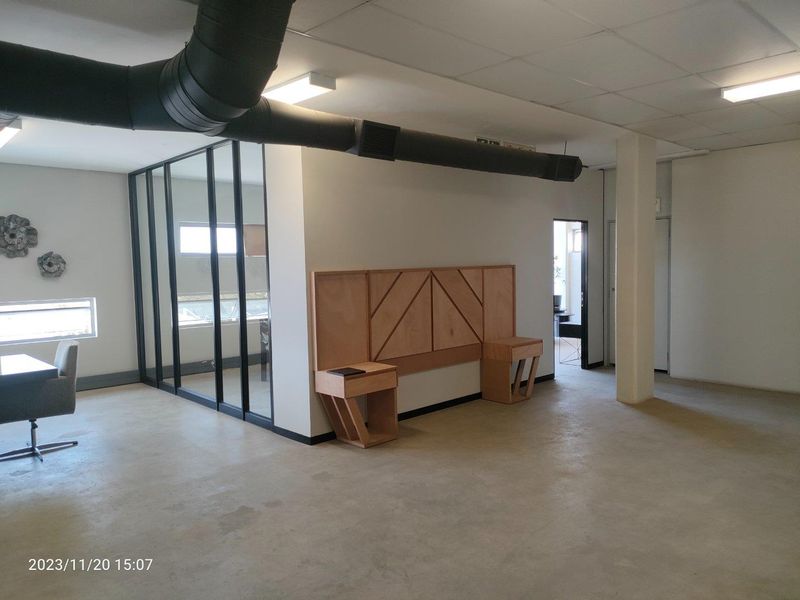 1287m2 warehouse -To Let - Photo 4