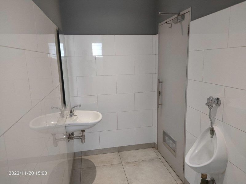 1287m2 warehouse -To Let - Photo 5