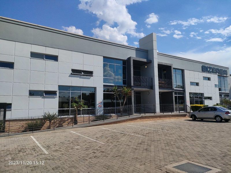 1287m2 warehouse -To Let - Photo 1
