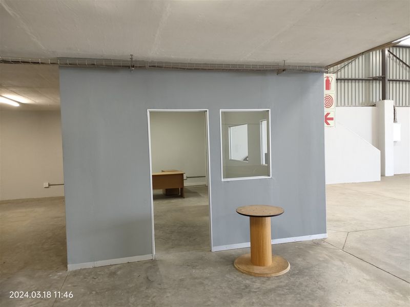 1287m2 warehouse -To Let - Photo 8