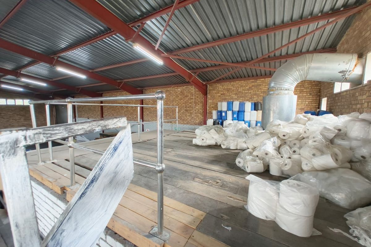 Commercial building for sale in Trichardt, great location. - Photo 4