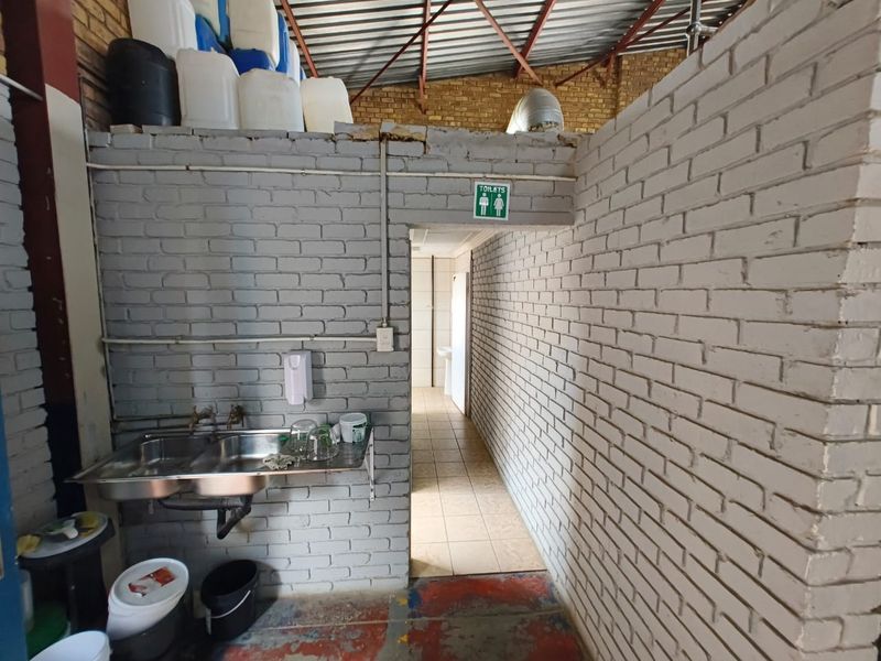 Commercial building for sale in Trichardt, great location. - Photo 10