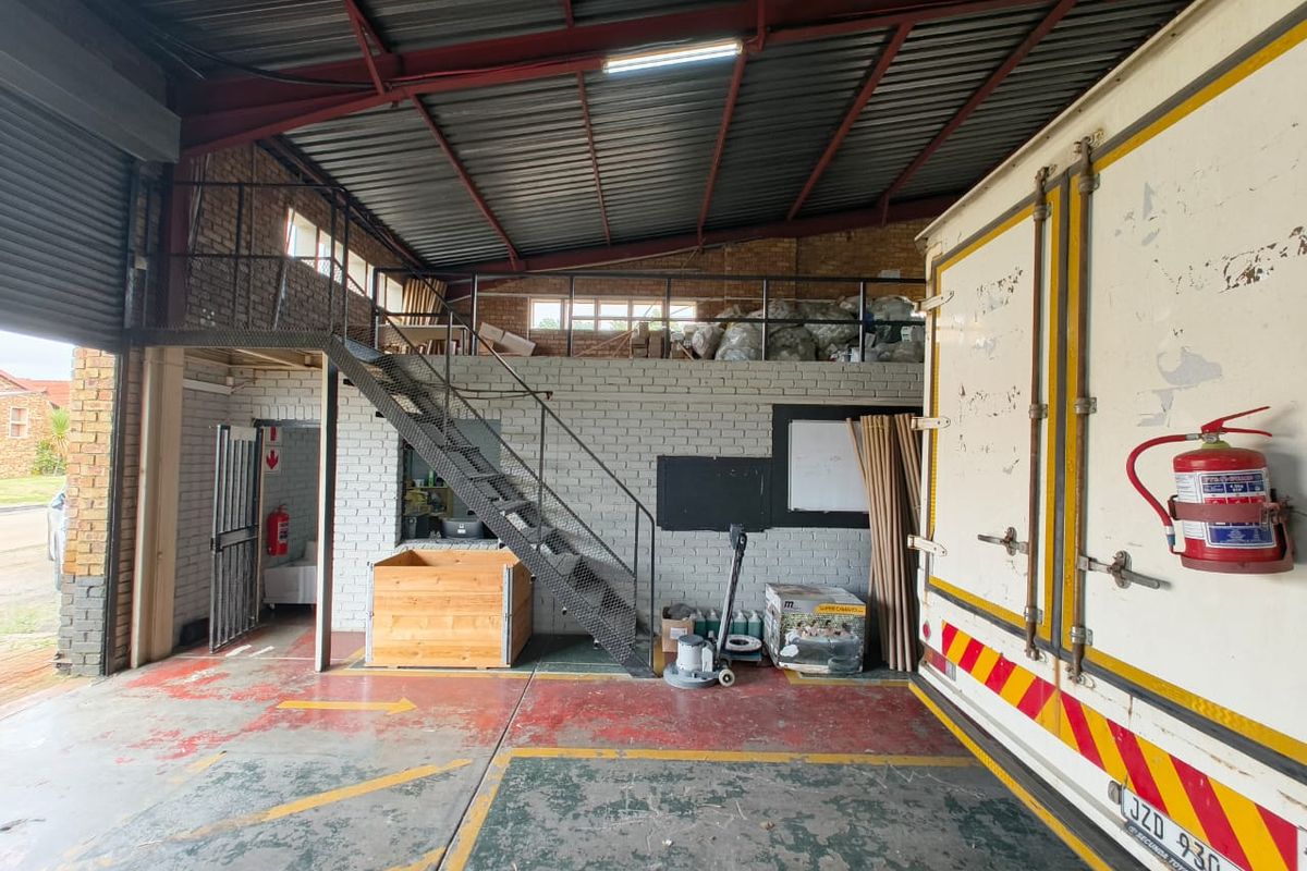 Commercial building for sale in Trichardt, great location. - Photo 2