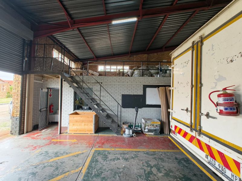 Commercial building for sale in Trichardt, great location. - Photo 2