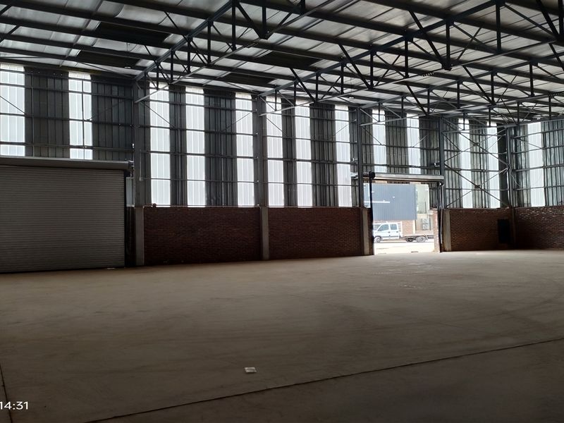 1300m2 To Let or FOR SALE - Photo 8